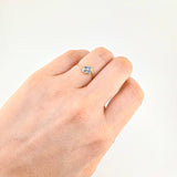 Anillo Trebol Linea Invertida 1.15 g / T5 3/4 Oro Amarillo 18K