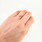 Anillo Trebol Linea Invertida 1.2 g / T6 1/2 Oro Amarillo 18K