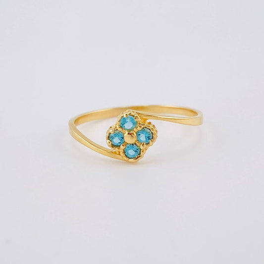 Anillo Trebol Linea Invertida 1.2 g / T6 1/2 Oro Amarillo 18K