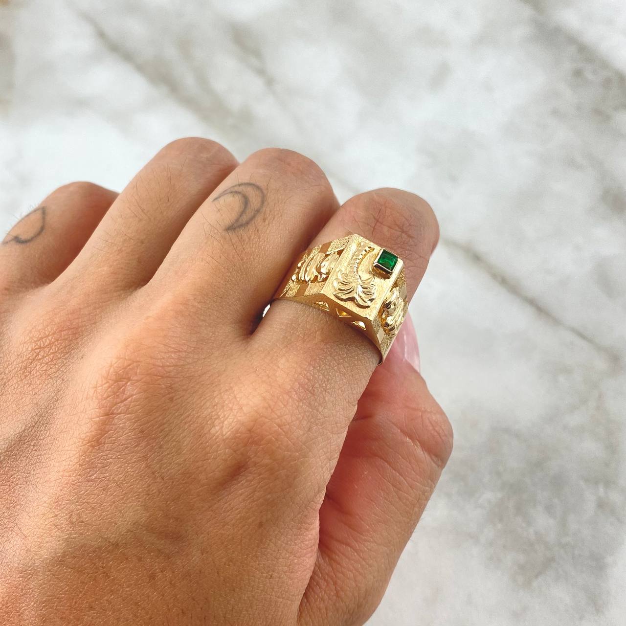 Quimbaya Palm Seal Ring 4.4gr / Size 9 / Green Zircon 18K Yellow Gold *