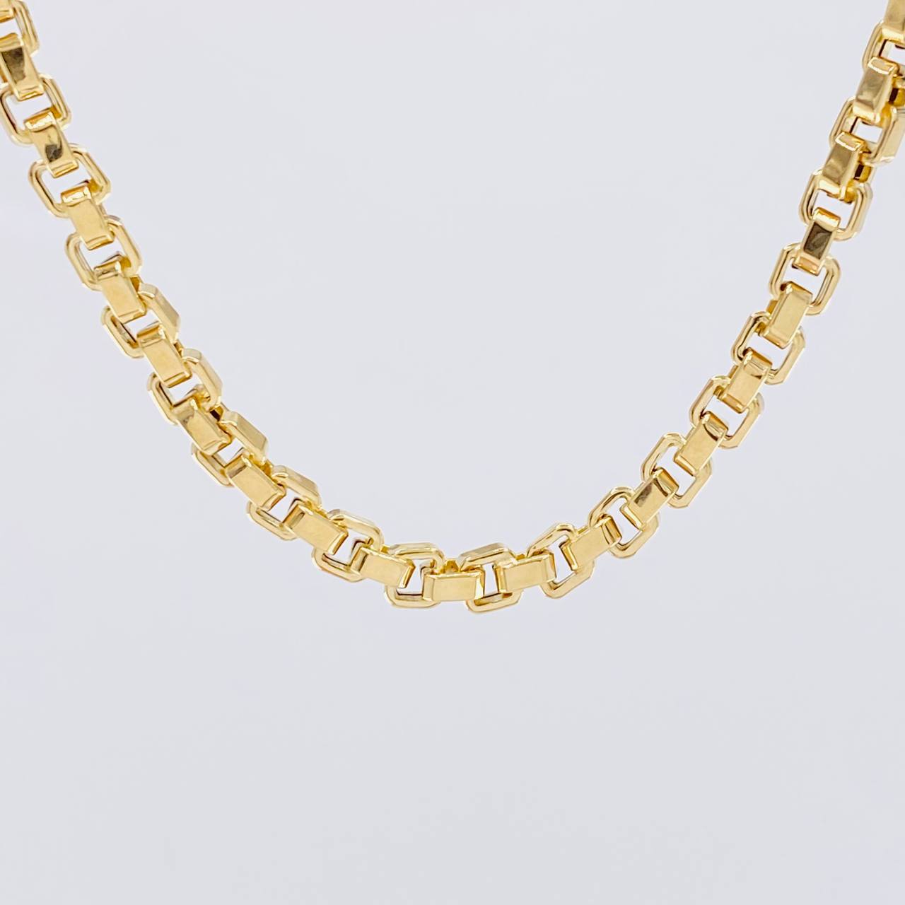 Cadena Veneciana Cuadrada 17.7g / 24 in / 4.5mm Oro Amarillo 18K