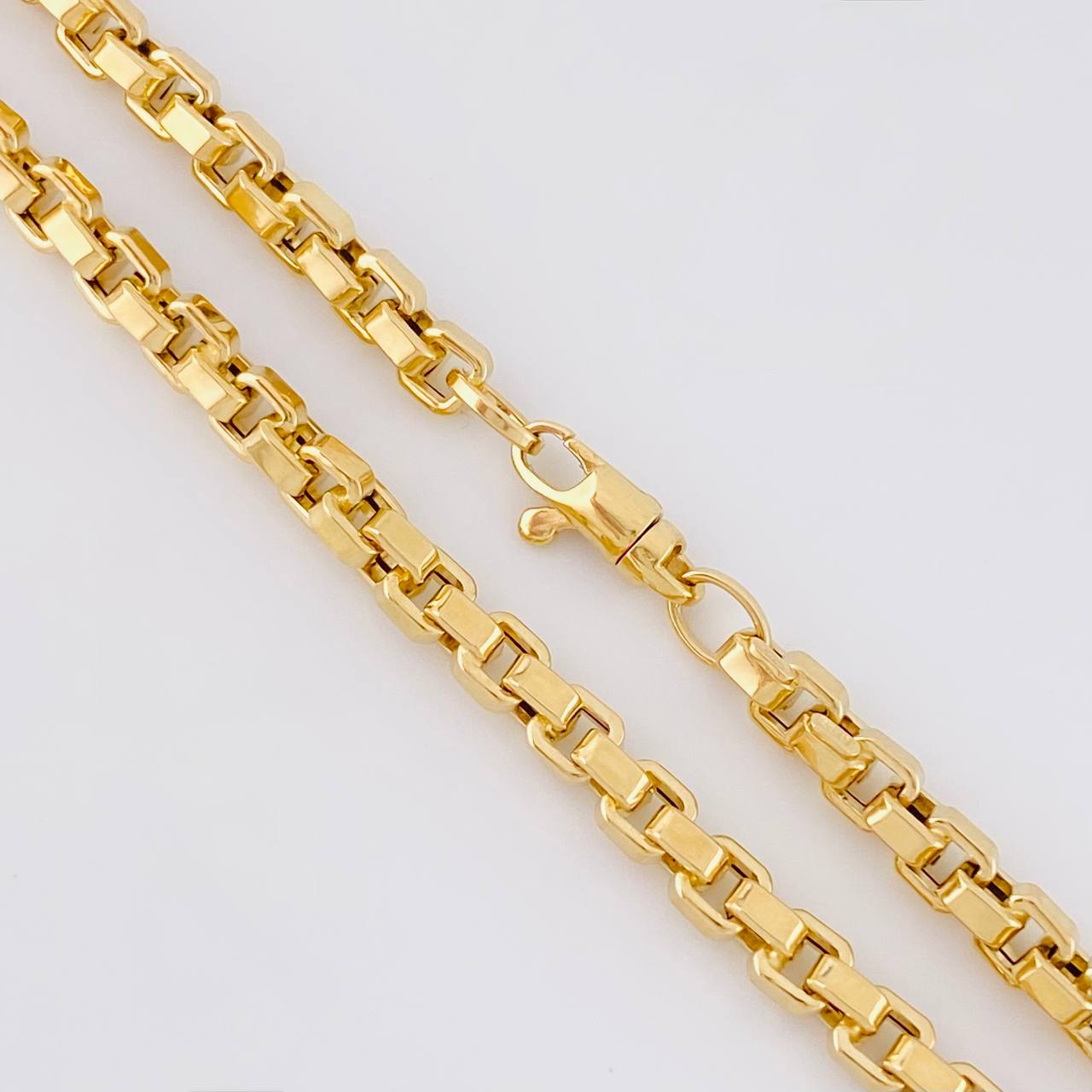 Cadena Veneciana Cuadrada 17.15g / 24 in / 4.5mm Oro Amarillo 18K