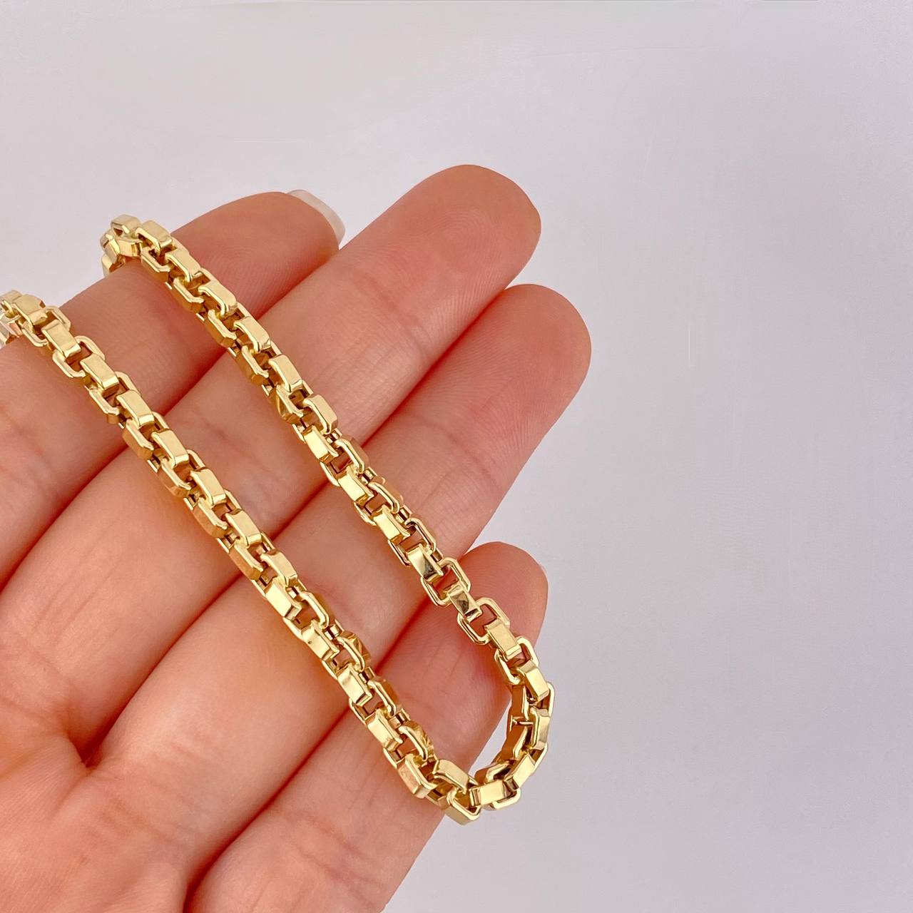 Cadena Veneciana Cuadrada 17.7g / 24 in / 4.5mm Oro Amarillo 18K