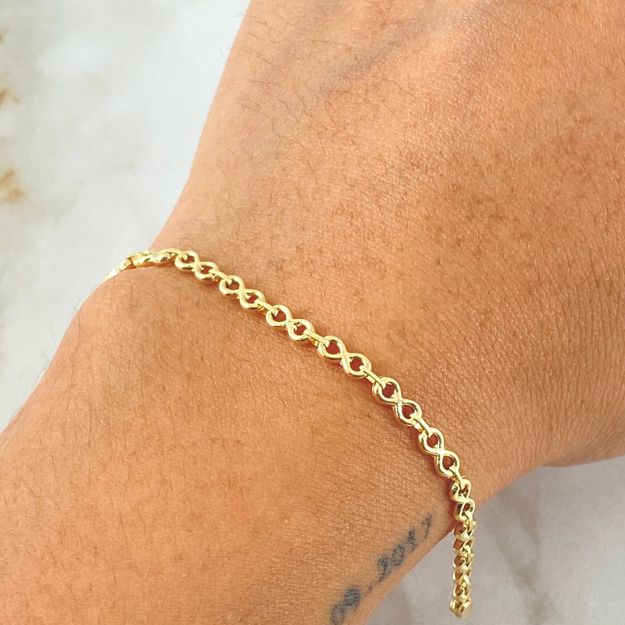 Infinite Bracelet 2.3gr / 7.5in / 18K Gold