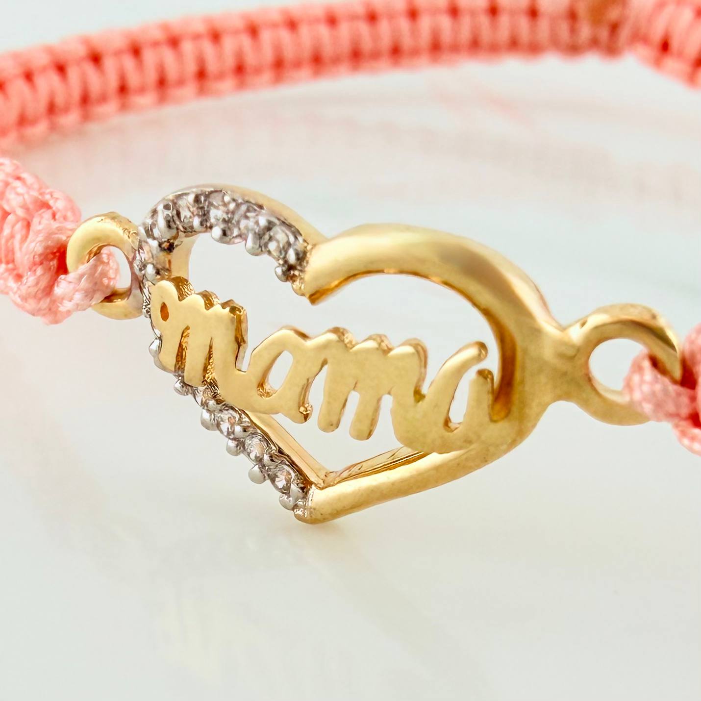 Pulsera Tejida Rosada Corazón Mamá Dos Oros Amarillo Blanco 18K