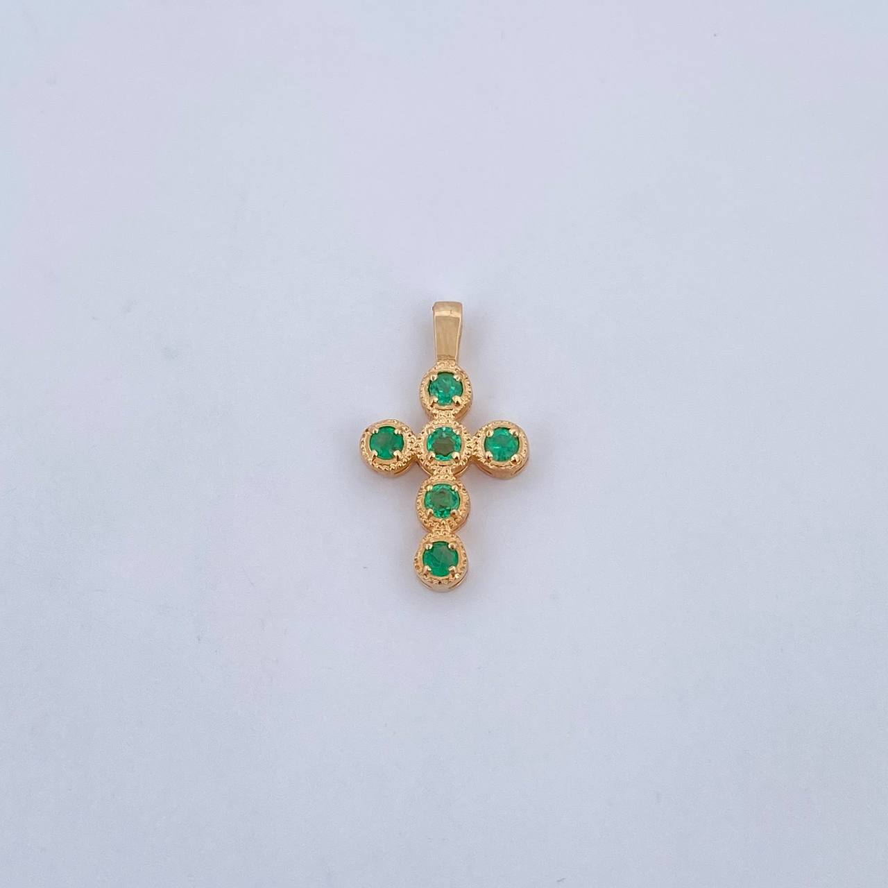 Dije Cruz Tupida 0.8gr / 1.9cm / Esmeraldas 60 Pts Oro Amarillo 18K (Joya) &
