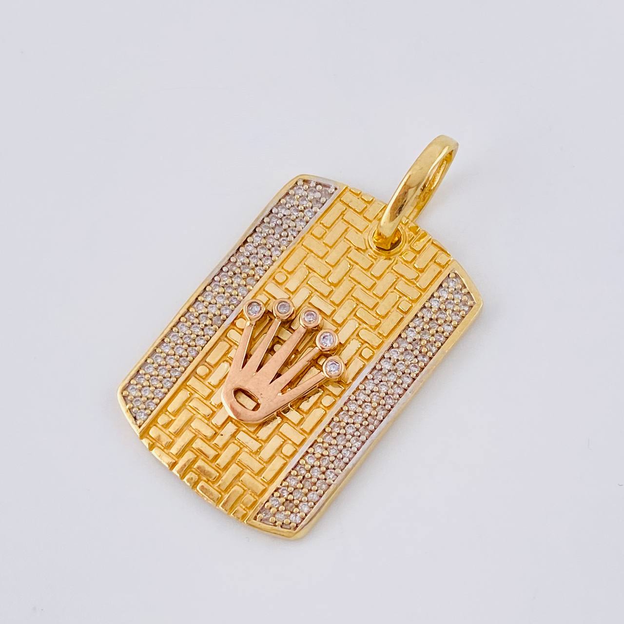 Dije Placa Corona 9.3 g / 1 1/2 in Oro Amarillo 18K