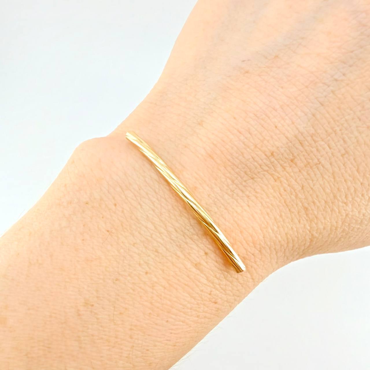 Charm Cylinder 0.4 g / 1 1/2 in 18K Yellow Gold