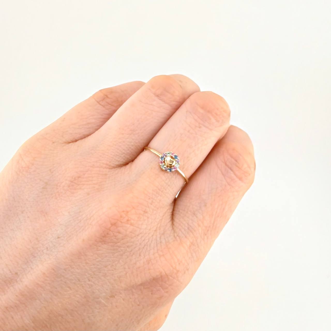 Anillo Circulo Corazon 1.05 g / T7 1/4 Oro Amarillo 18K