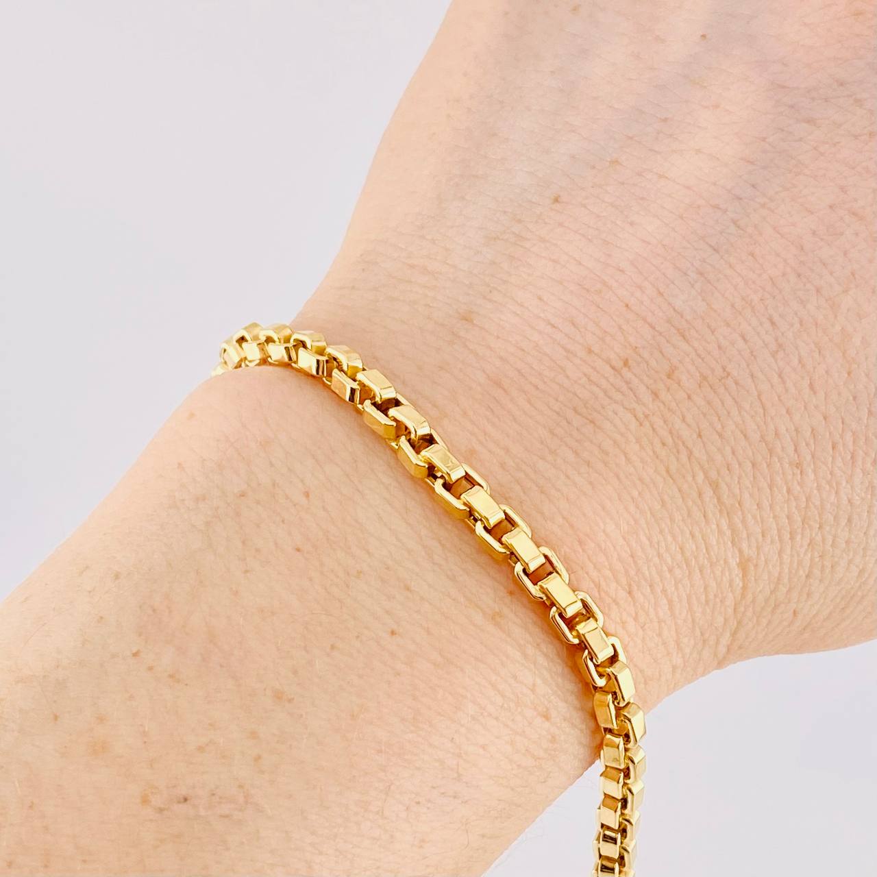 Bracelet Venetian Square 6.55g / 8 1/2 in / 4.5mm Three Golds 18K