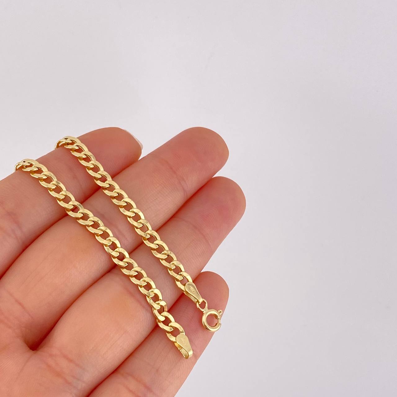 Cadena Cubana 7.4g / 24 in / 4.3mm Oro Amarillo 18K