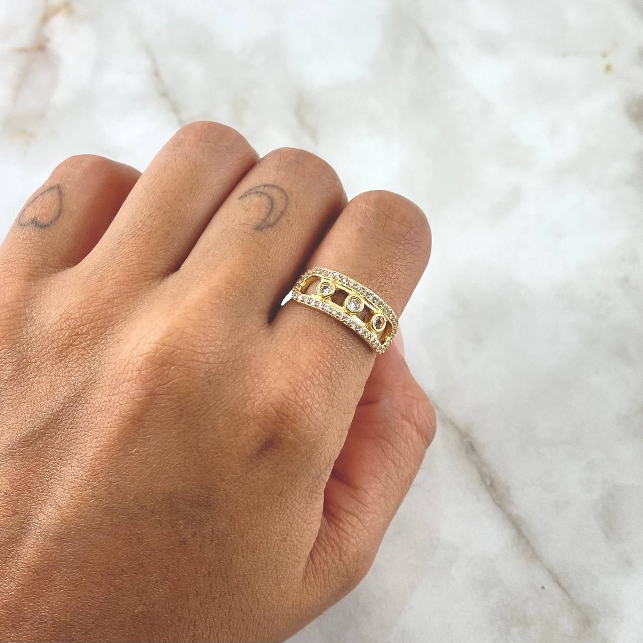 Orion Oval Frame Ring 2.95gr / Size 6 1/2 / White Zircons 18K Yellow Gold ©