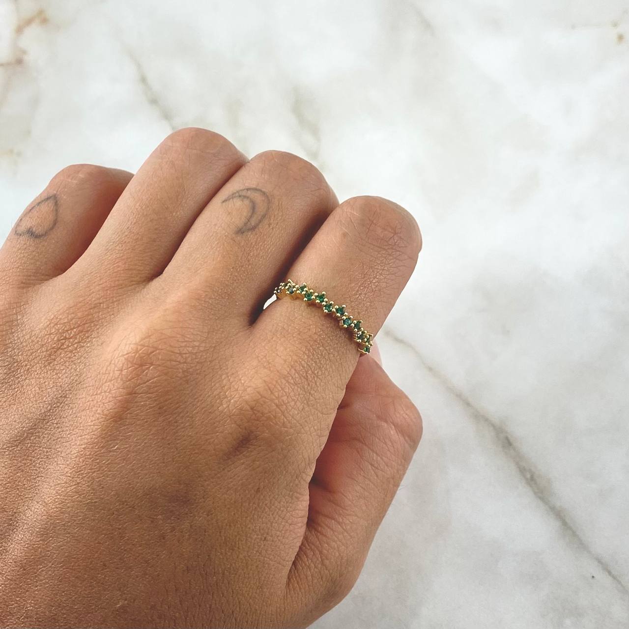 Zig Zag Ring 1.45gr / Size 6 1/2 / Green Zircons 18K Yellow Gold ©