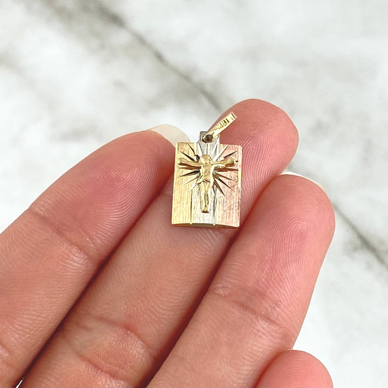 Pendant Plate Christ 0.9gr / 2cm / 18K Gold ©