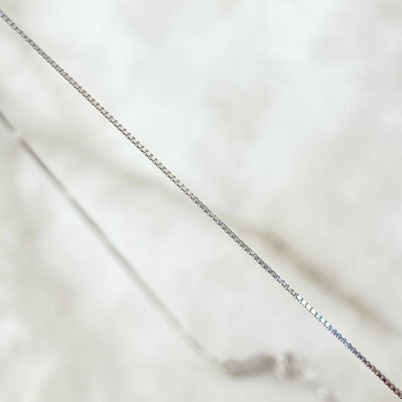 Cadena Veneciana 2.4gr / 45cm / 0.9mm Oro Blanco +3 18K