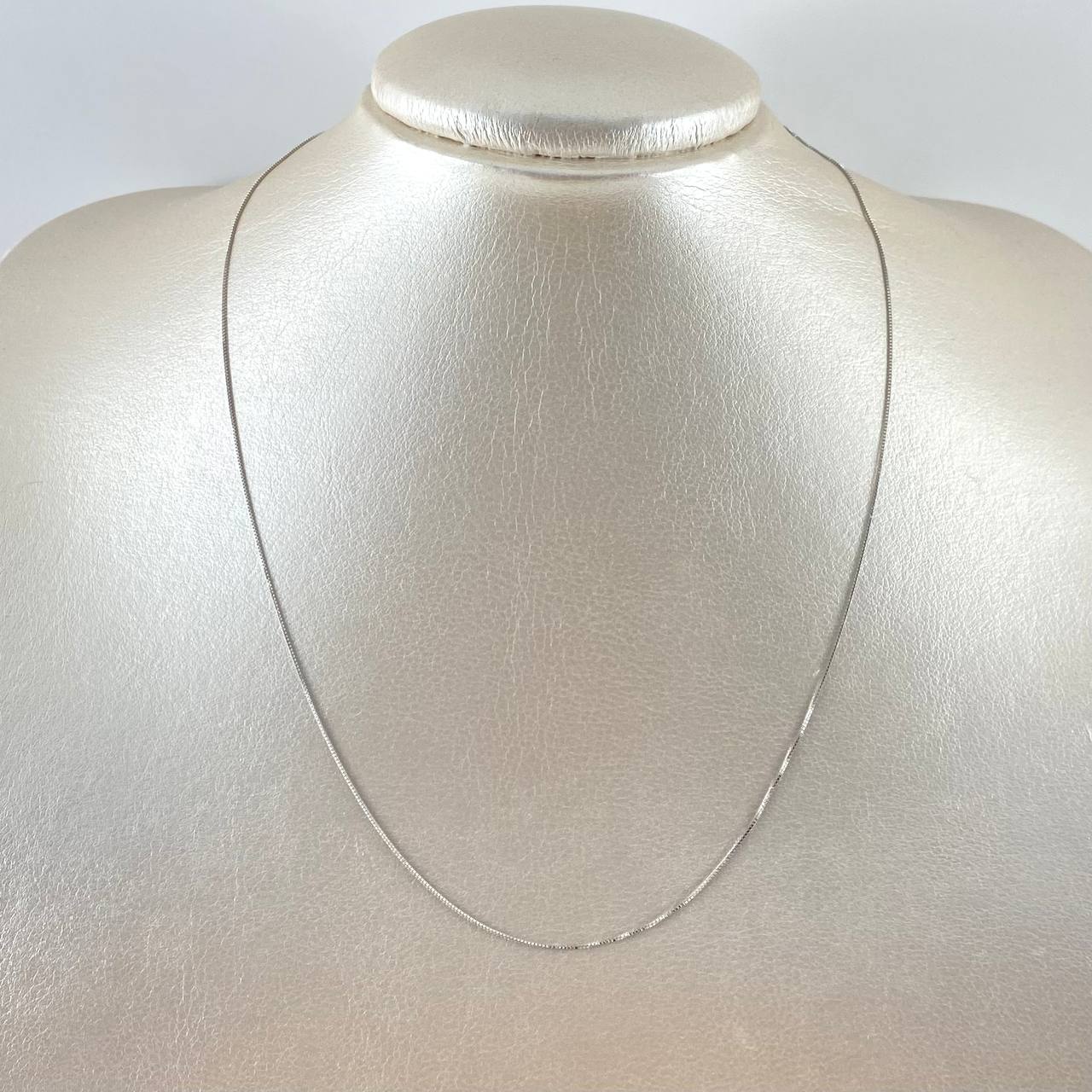Cadena Veneciana 2.4gr / 45cm / 0.9mm Oro Blanco +3 18K