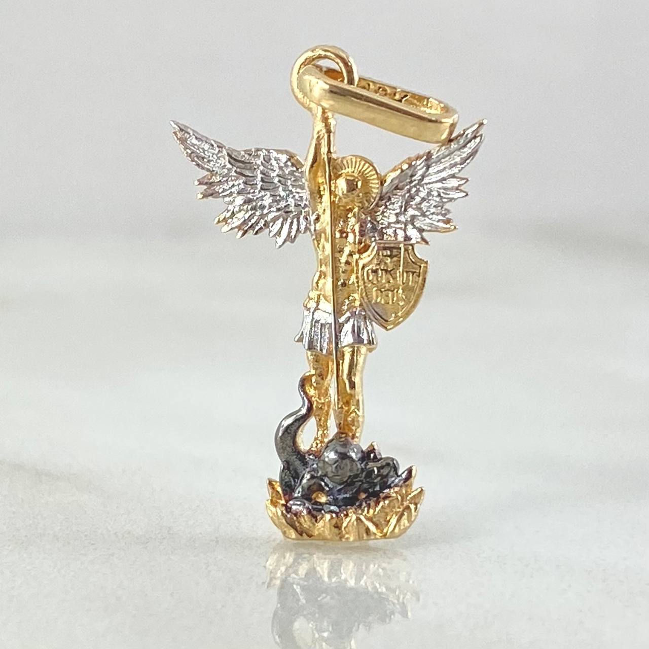 Pendant San Miguel Archangel 1.6gr / 2.8cm / 18K Gold