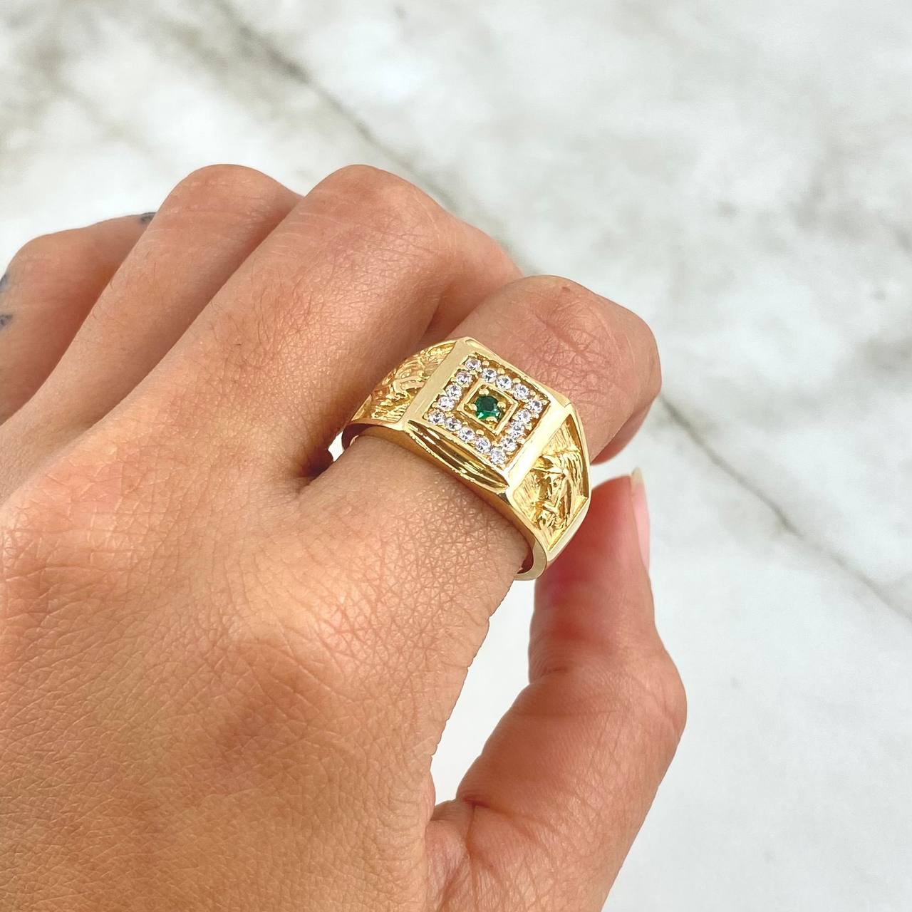 Horse Frame Ring 9.8gr / T10 1/4 / White Zircons Green 18K Yellow Gold ©