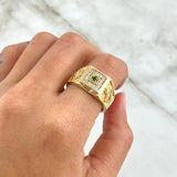Horse Frame Ring 9.8gr / T10 1/4 / White Zircons Green 18K Yellow Gold ©