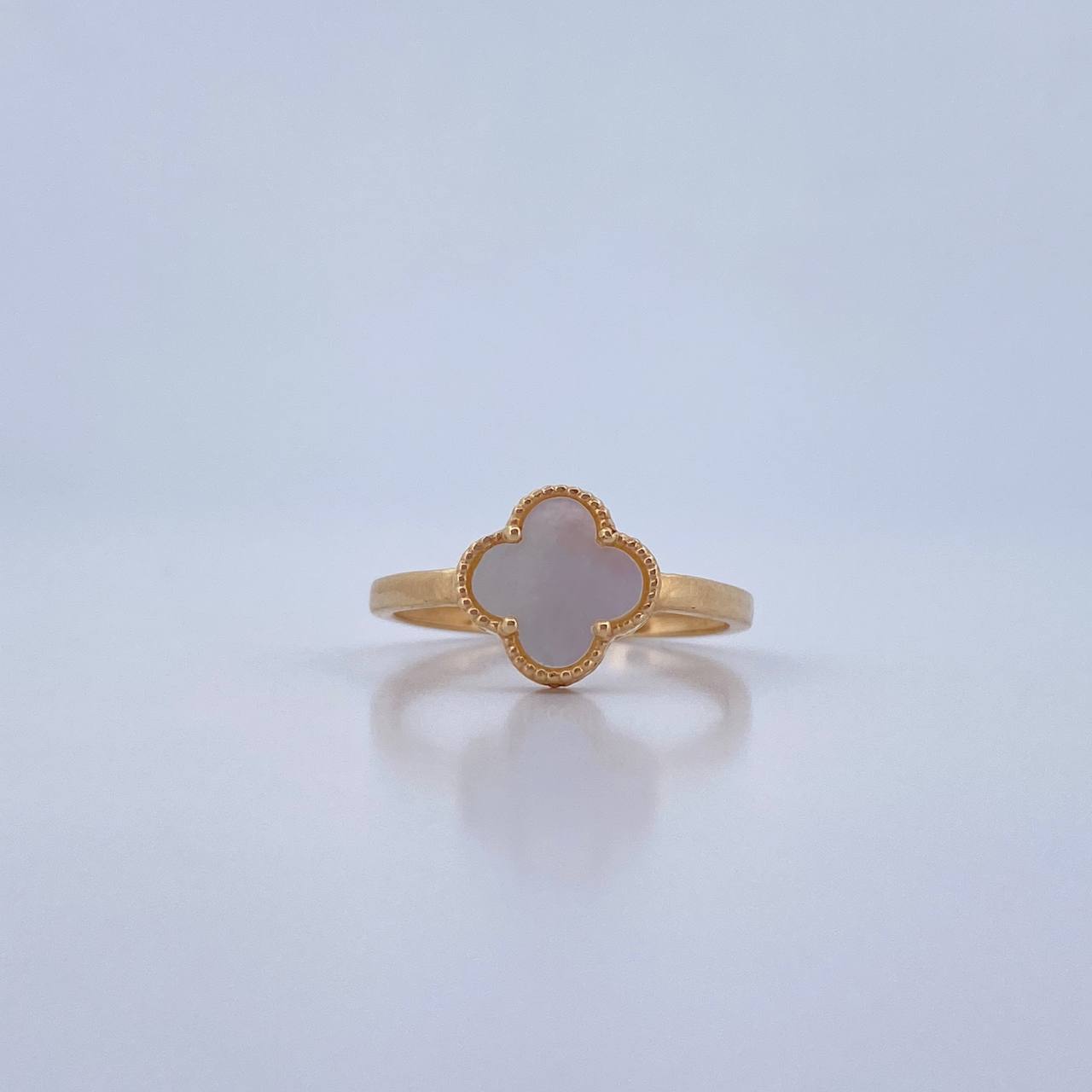 Ring Clover VCyA 1.9gr / Size 6 1/2 / White Mother-of-Pearl 18K Yellow Gold &