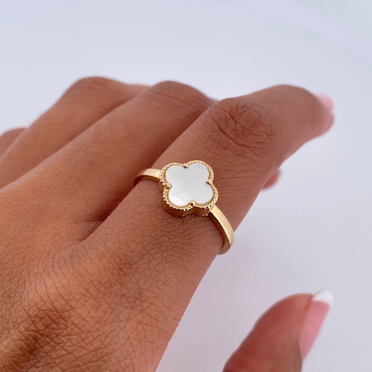 Ring Clover VCyA 1.9gr / Size 6 1/2 / White Mother-of-Pearl 18K Yellow Gold &