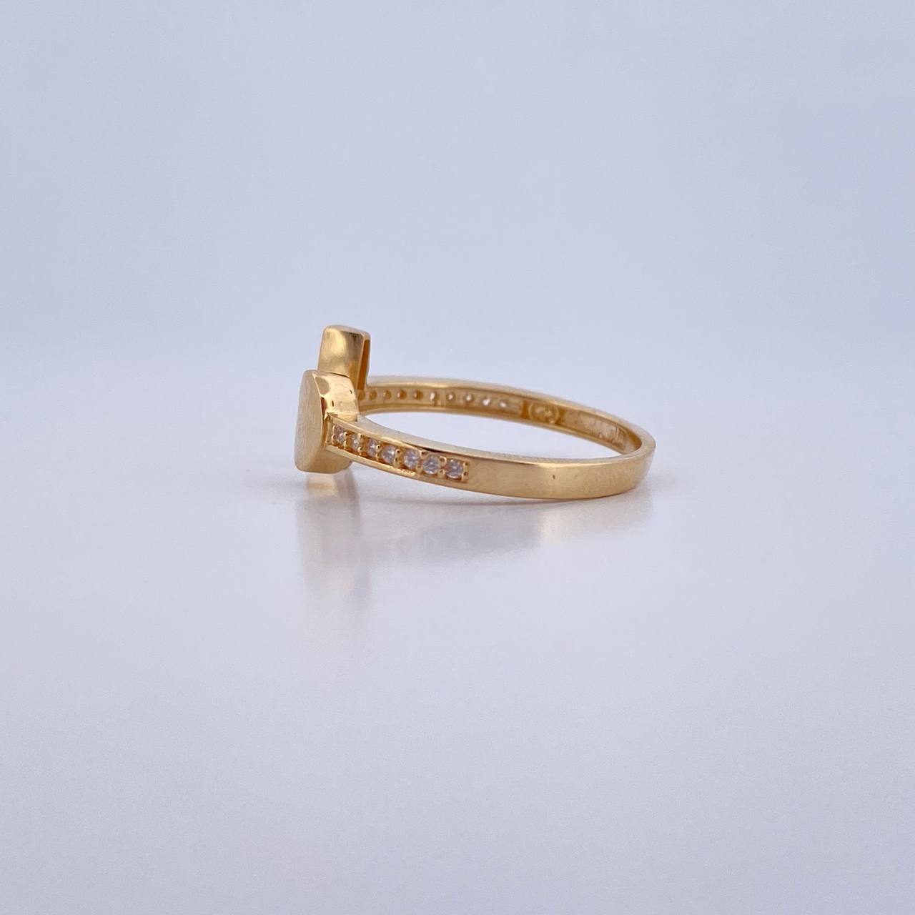 Hug Ring 2.45gr / Size 7 / White Zircons 18K Yellow Gold &