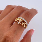 Crown Ring 4.65gr / T6 / White Zircons Two 18K Yellow and White Golds &