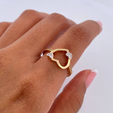 Heart Silhouette Ring 1.7gr / Size 6 3/4 / White Zircons 18K Yellow Gold &