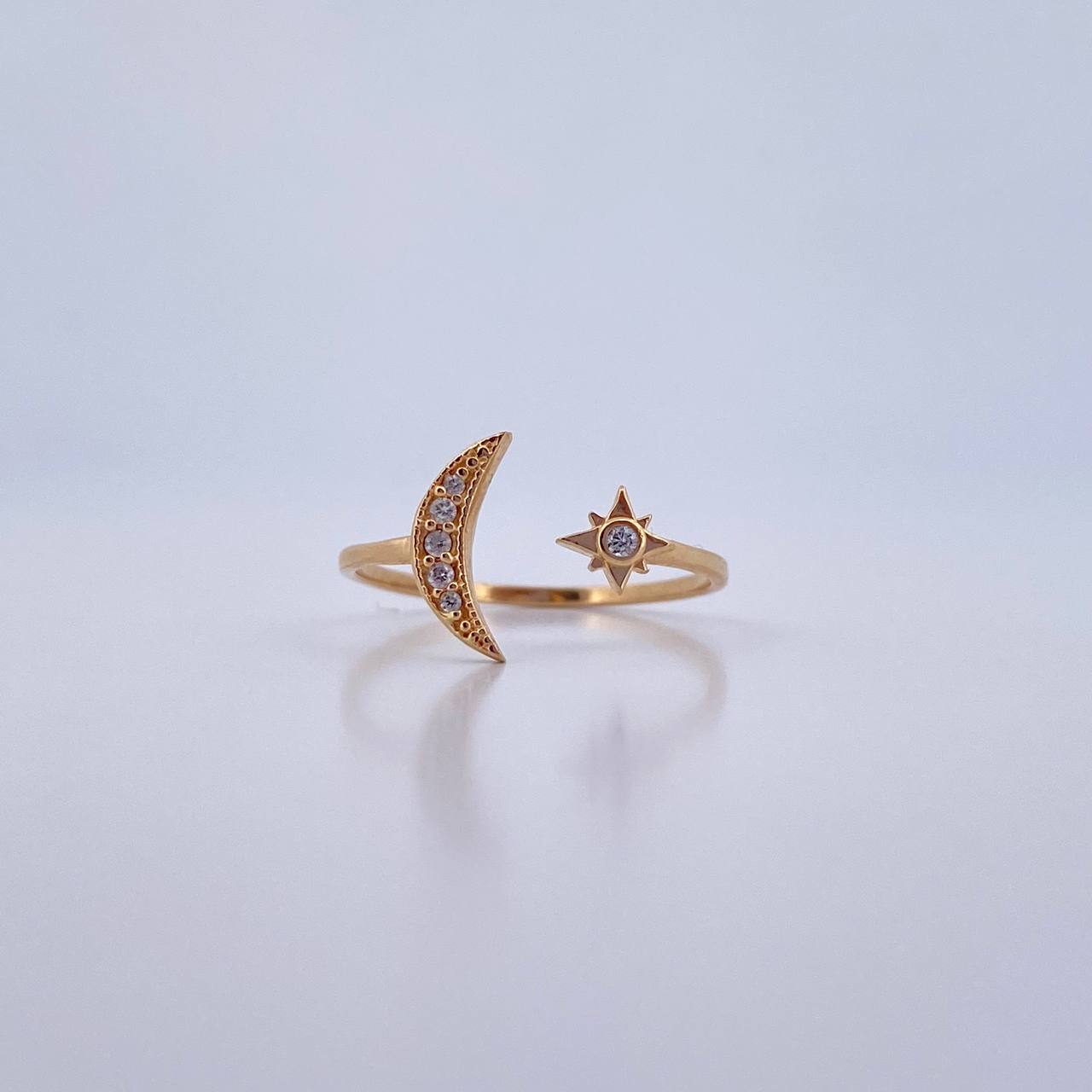 Star and Moon Hug Ring 1.4gr / T7 1/4 / White Zircons 18K Yellow Gold &