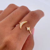 Star and Moon Hug Ring 1.4gr / T7 1/4 / White Zircons 18K Yellow Gold &