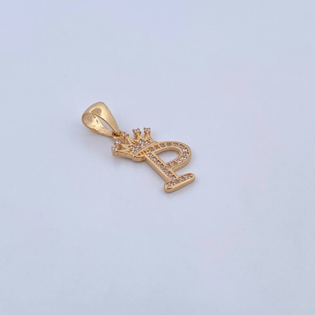 Dije Letra P Corona 1.5gr / 2.6cm / Circones Blancos Oro Amarillo 18K &