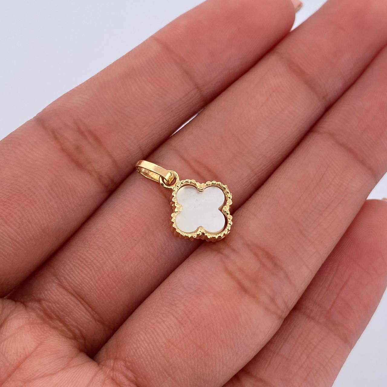 Pendant Clover VCyA 0.95gr / 1.6cm / White Pearl Yellow Gold 18K &