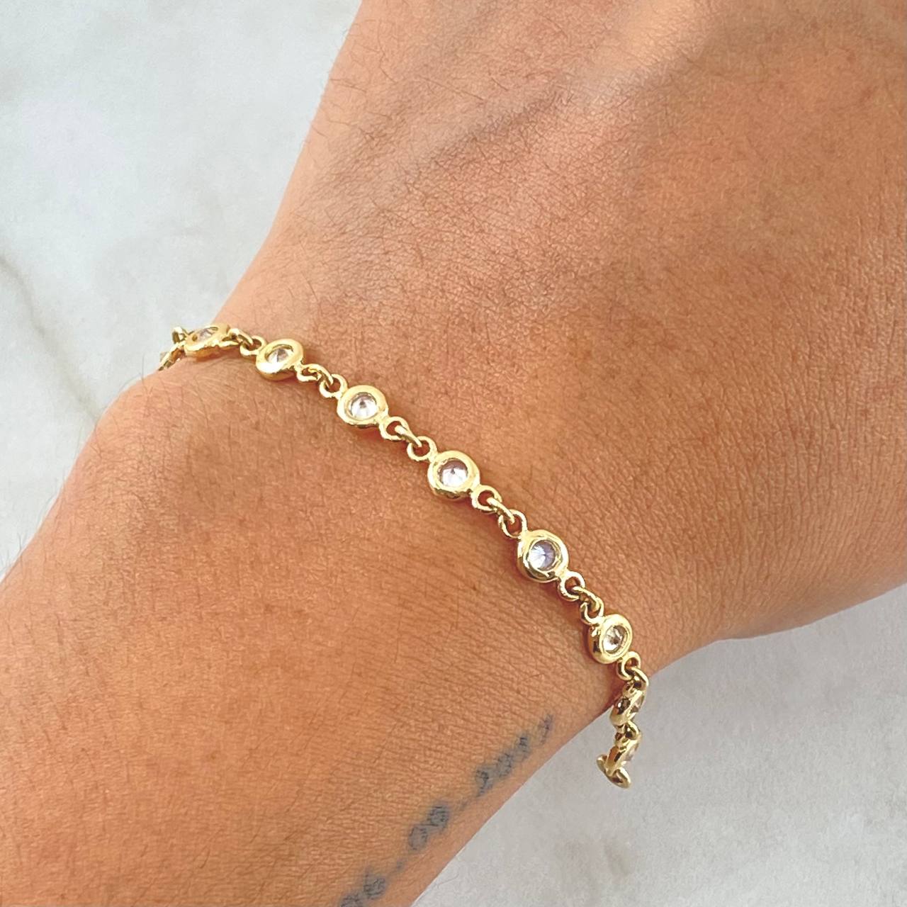 Pulso Roll-On Burbujas 5.95gr / 18cm / 4.6mm Circones Blancos Oro Amarillo 18K