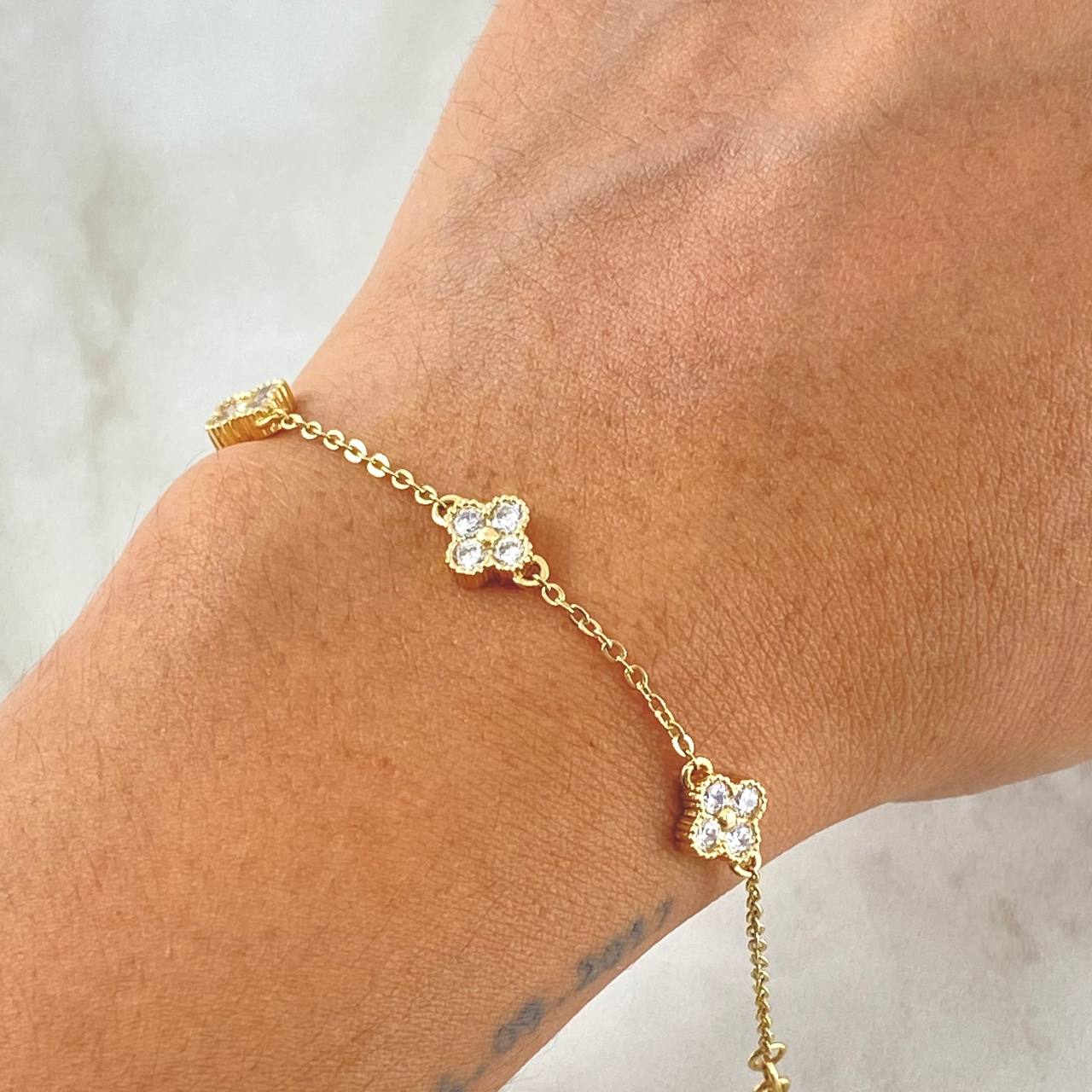 Bracelet Followed Ring Flower 3.55gr / 14.5cm-18cm / 1.6mm Textured Edge White Zirconia Yellow Gold 18K