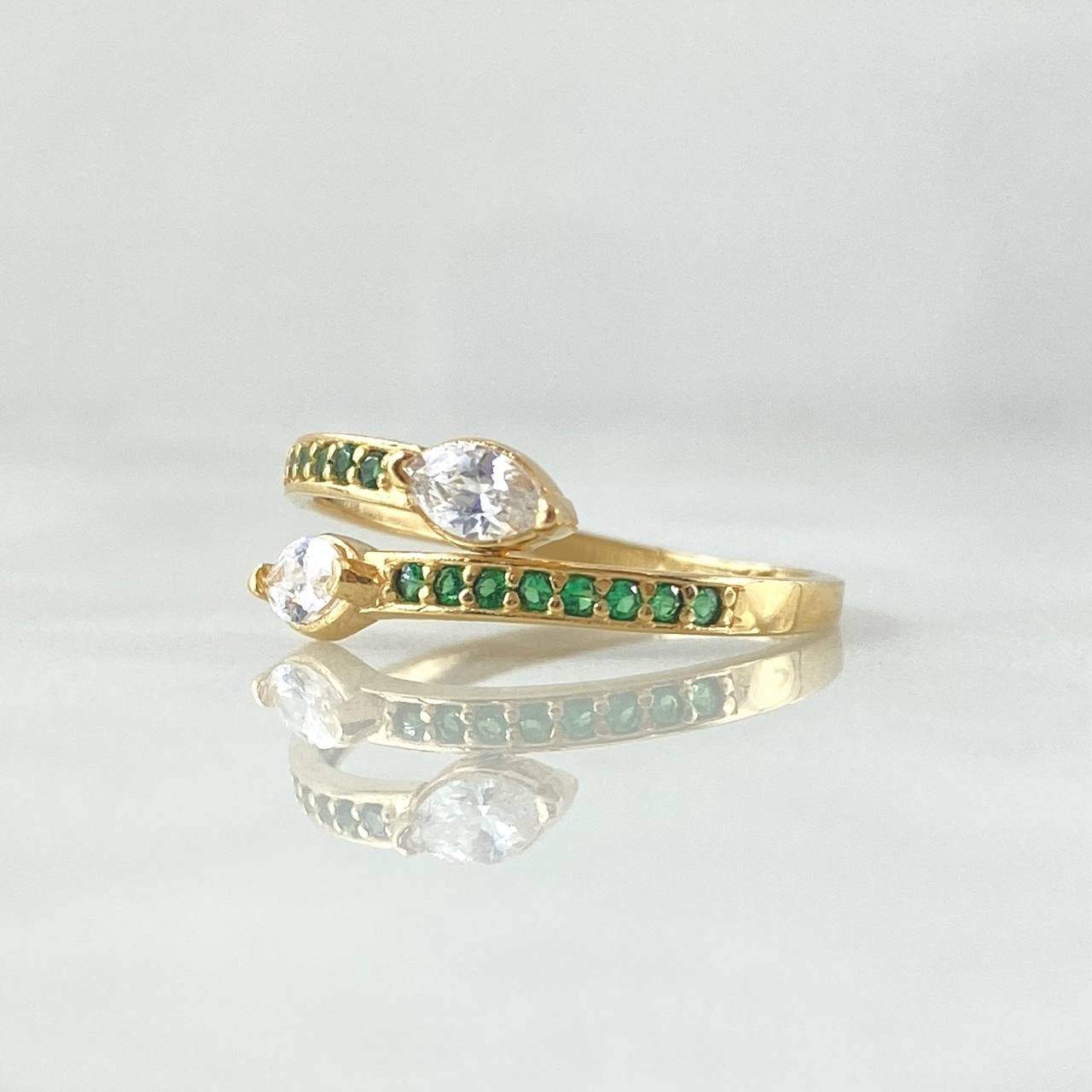 Anillo Puntas Colas Bicefalas 1.8gr / T6 1/4 / Circones Blancos Verdes Oro Amarillo 18K