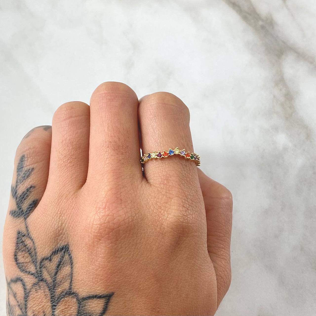 Anillo Churumbela Ondulada 1.15gr / T7 1/2 / Circones Multicolor Oro Amarillo 18K *