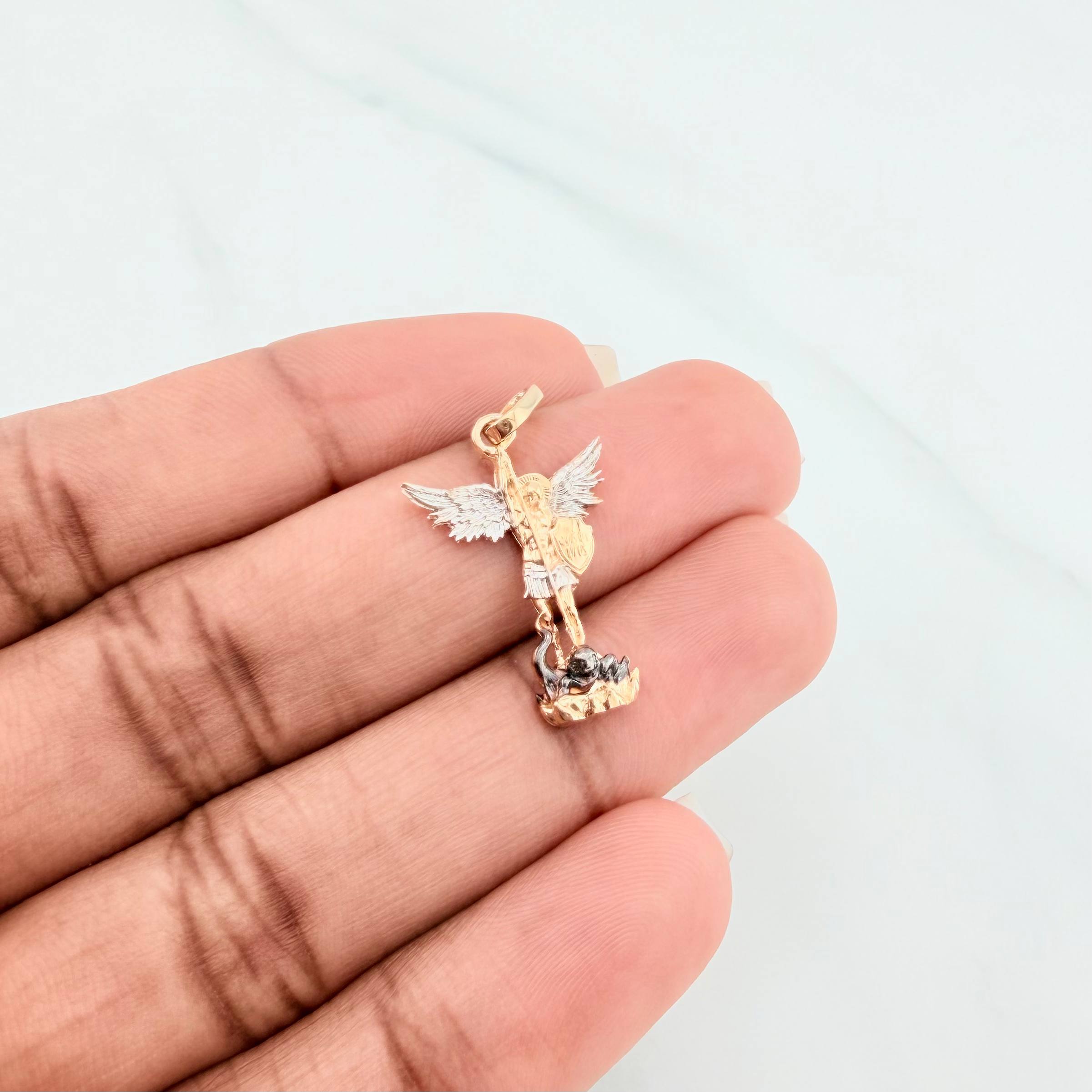 Dije San Miguel Arcangel 1.7 g / 1 in Tres Oros 18K
