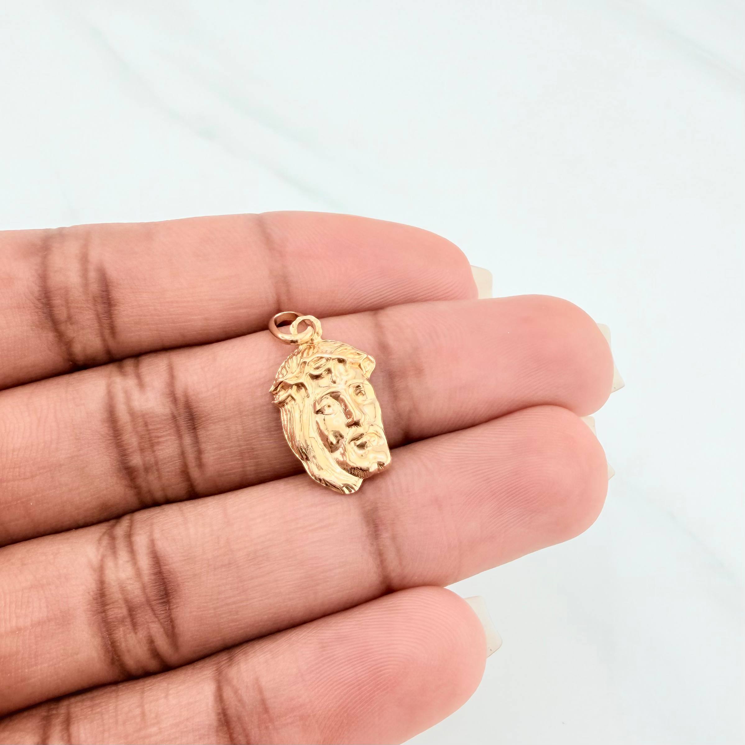 Dije Rostro Cristo 0.85 g / 3/4 in Oro Amarillo 18K