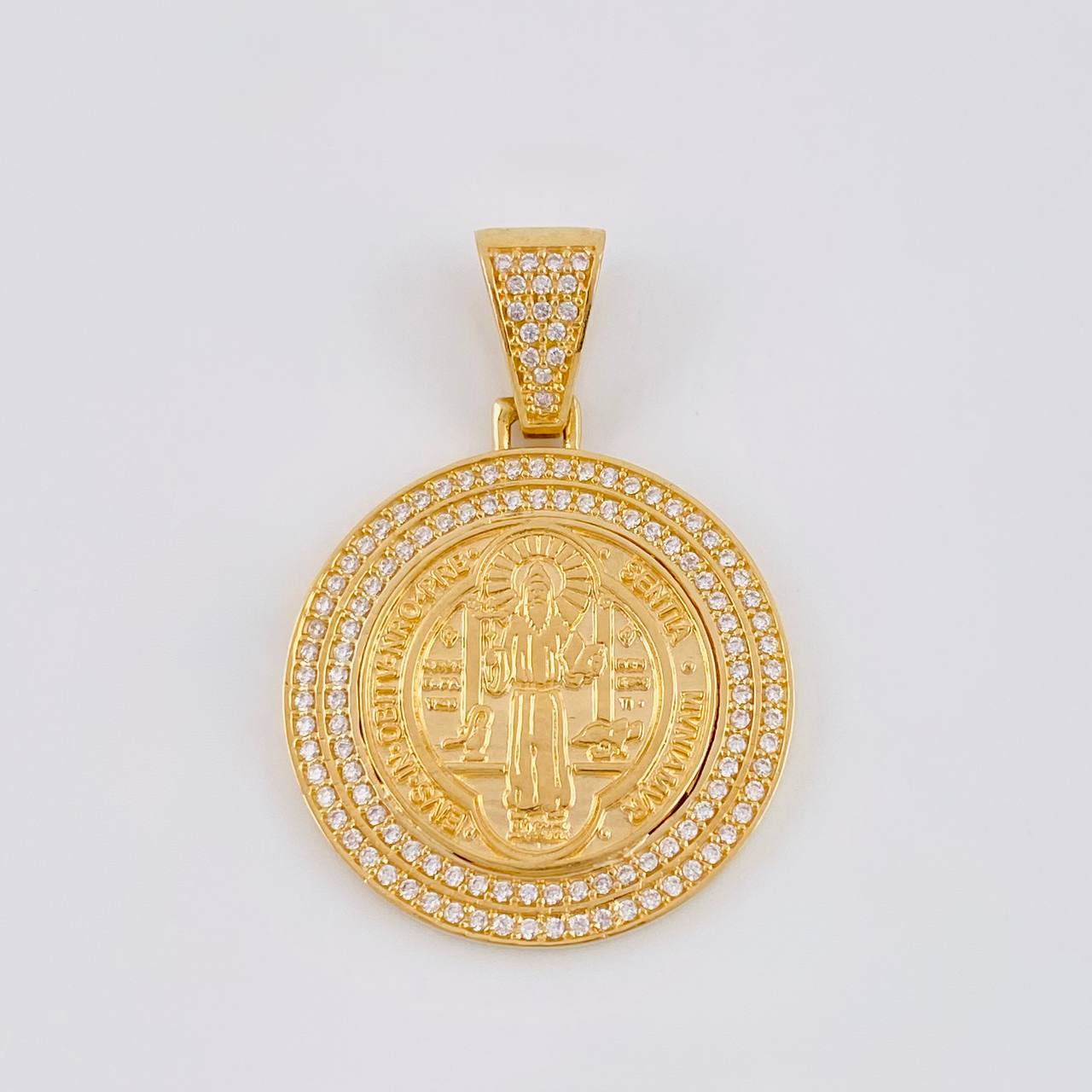 Dije Medalla San Benito 7.05 g / 1 1/2 in Oro Amarillo 18K