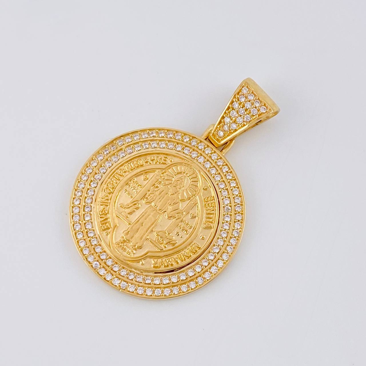 Dije Medalla San Benito 7.05 g / 1 1/2 in Oro Amarillo 18K