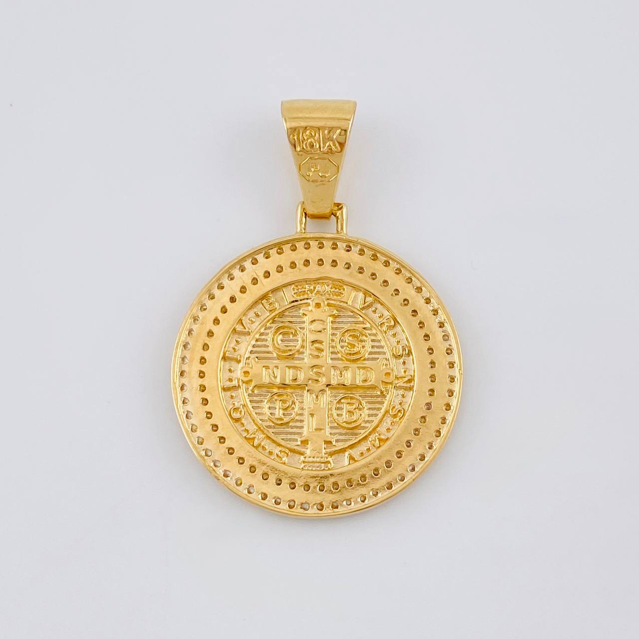 Dije Medalla San Benito 7.05 g / 1 1/2 in Oro Amarillo 18K