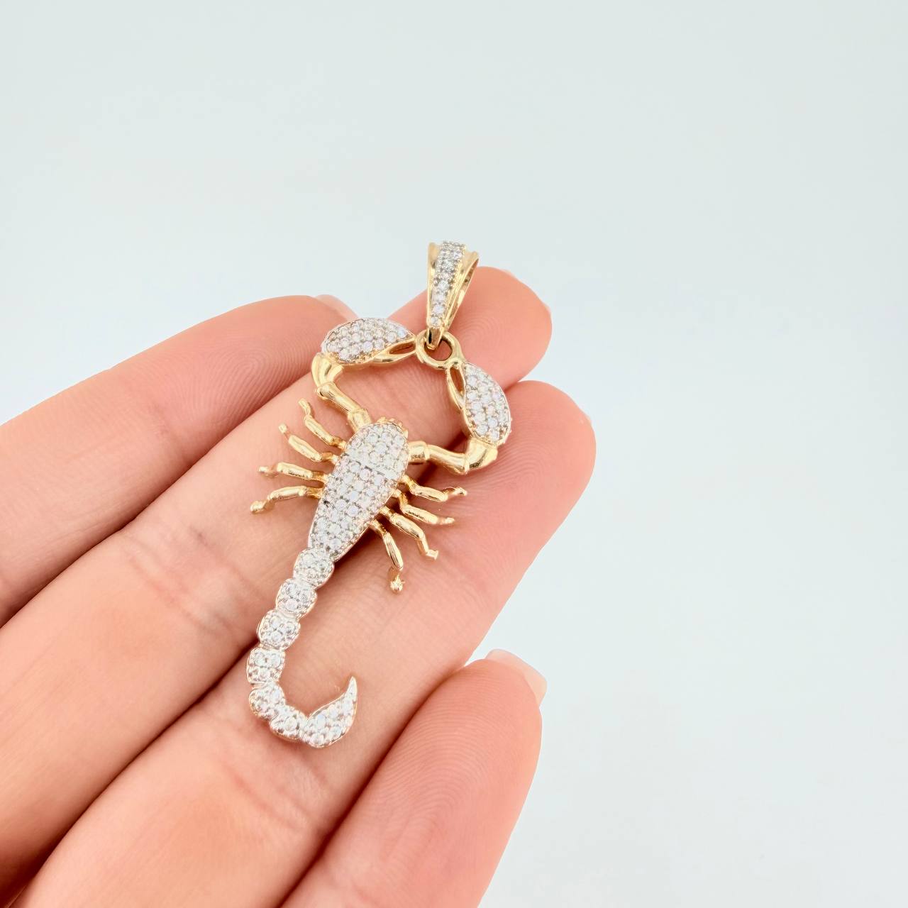 Pendant Scorpion 6.25 g / 1 3/4 in 18K Yellow Gold
