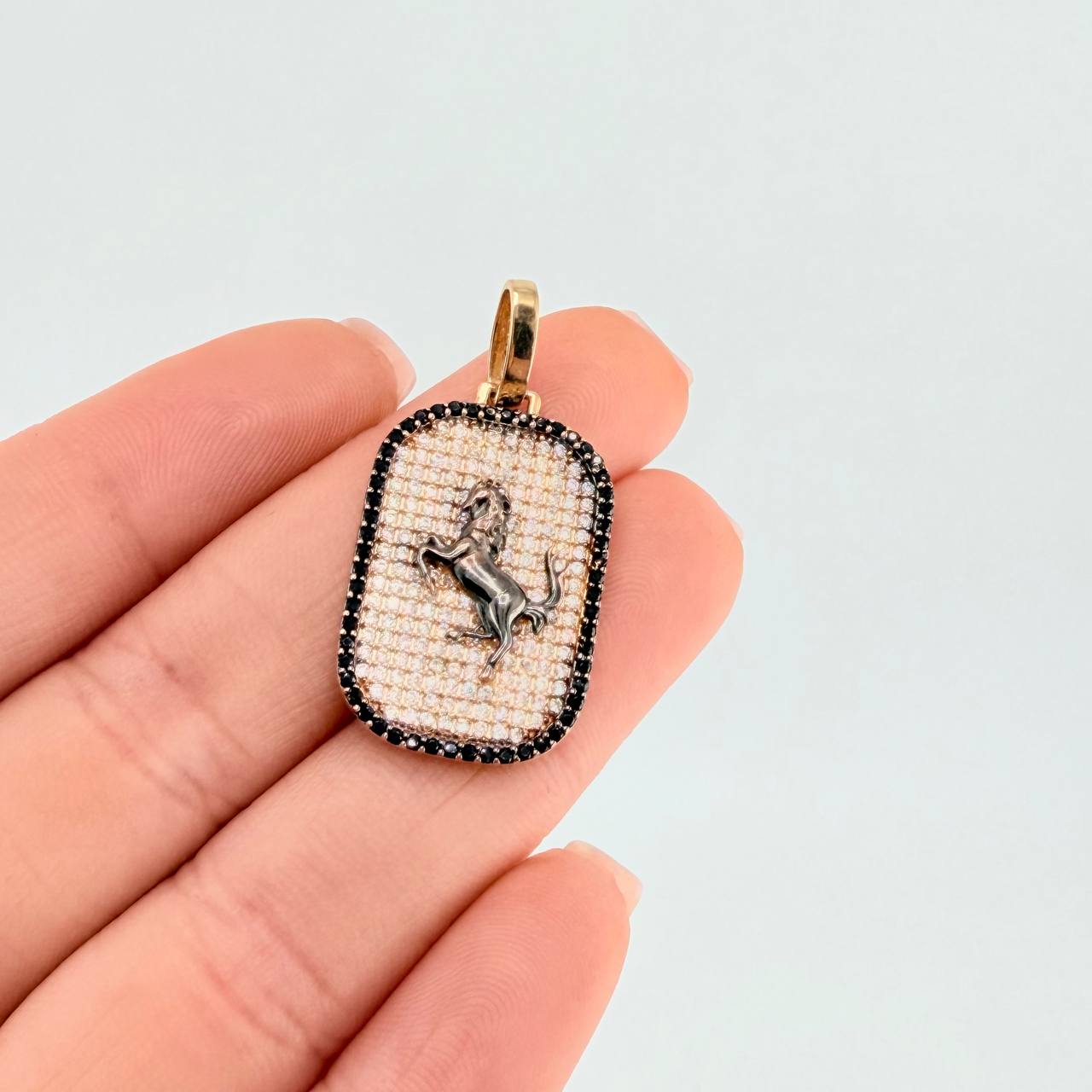 Pendant Plate Horse 5.4 g / 1 1/2 in Yellow Gold 18K