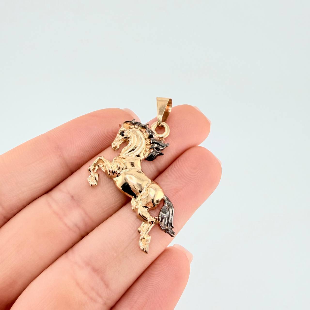 Dije Caballo 3.6 g / 1 1/4 in Oro Amarillo 18K