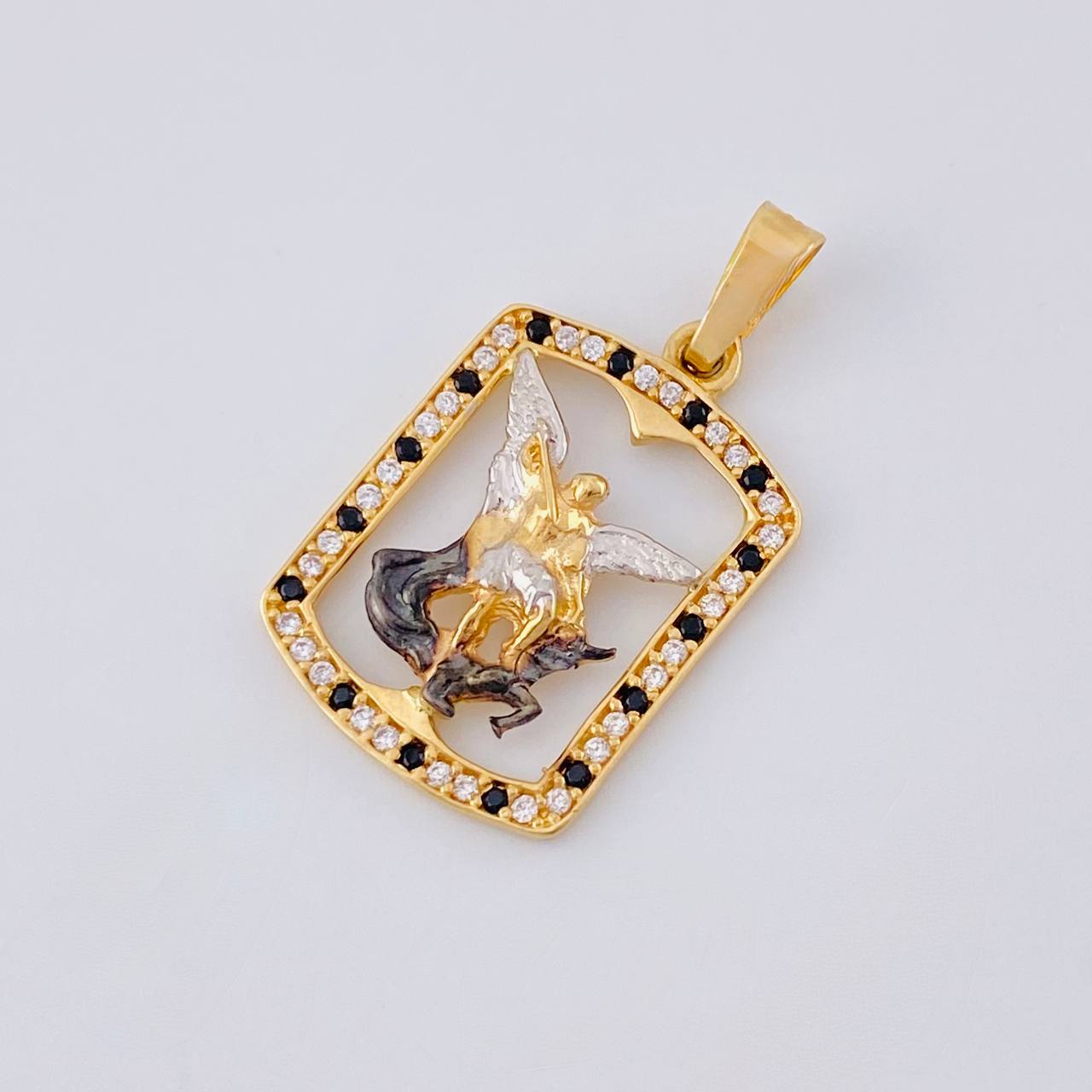 Pendant Plaque Saint Michael 2.05 g / 1 in Two Golds Yellow White 18K