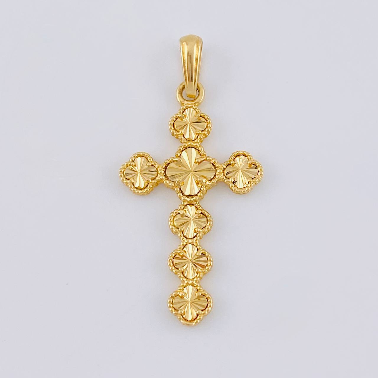 Dije Cruz Trebol 2.8 g / 1 1/2 in Oro Amarillo 18K