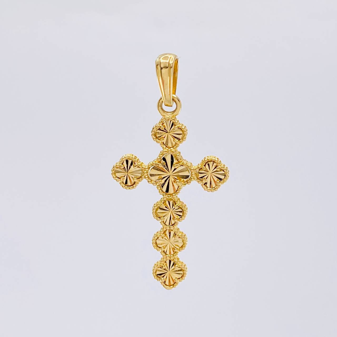 Dije Cruz Trebol 2.8 g / 1 1/2 in Oro Amarillo 18K