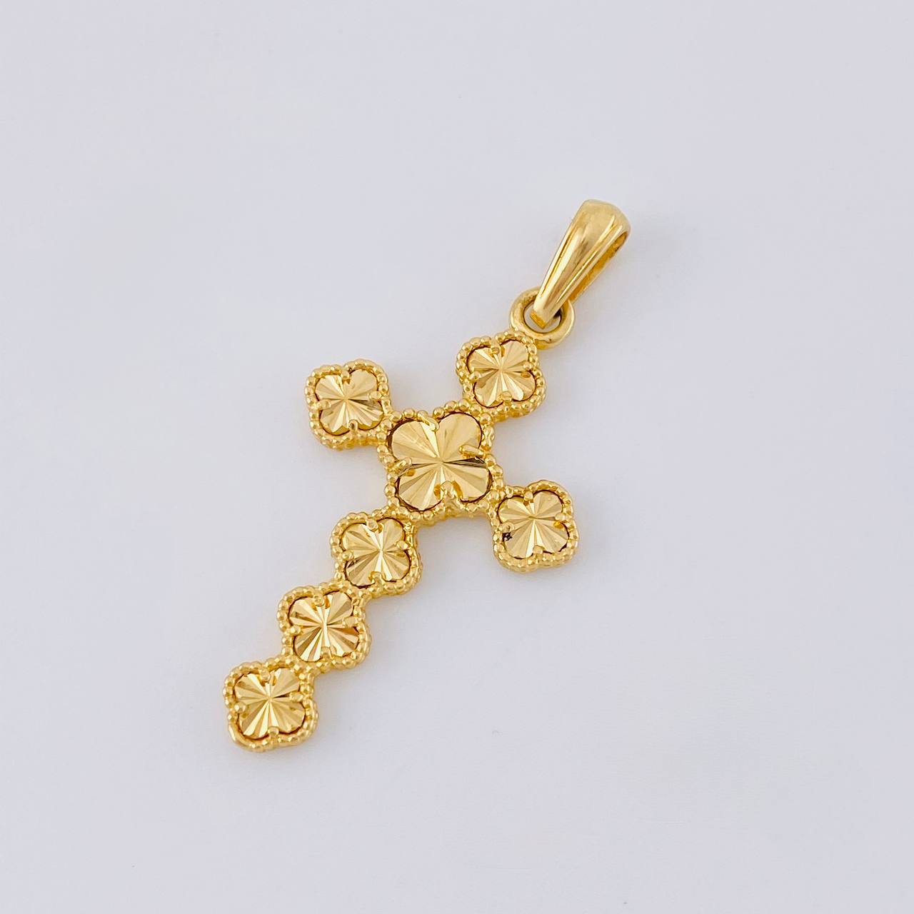 Dije Cruz Trebol 2.8 g / 1 1/2 in Oro Amarillo 18K