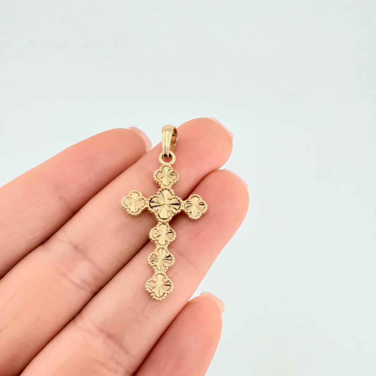 Dije Cruz Trebol 2.8 g / 1 1/2 in Oro Amarillo 18K