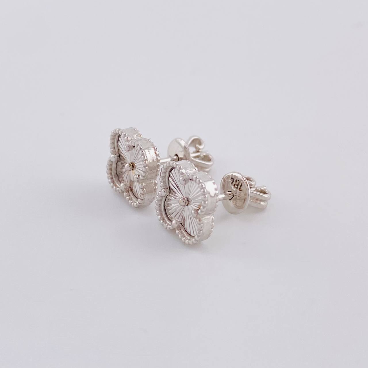 Topos Trebol Diamantado 2.95 g / in / 8.5 mm Oro Blanco 18K